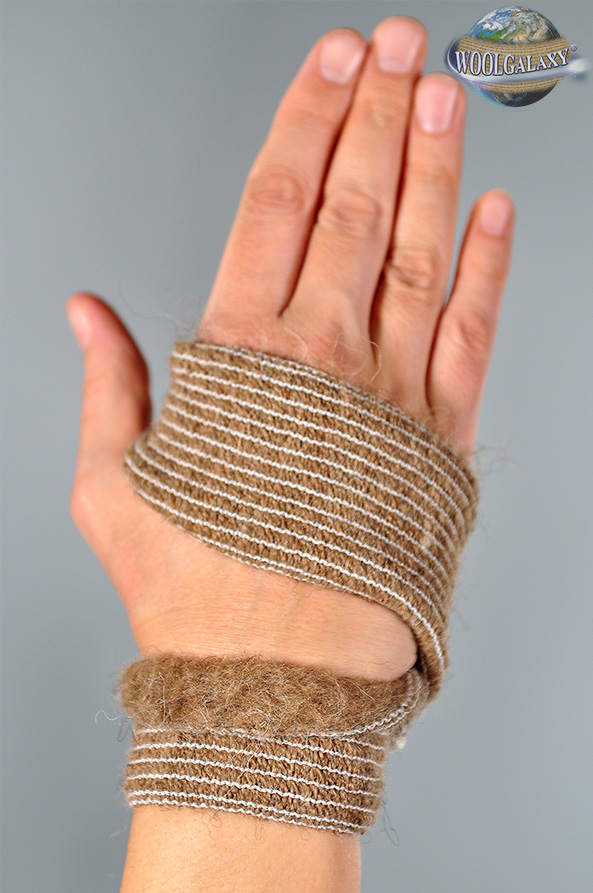 Elastic bandage for the hand, containing camel’s wool