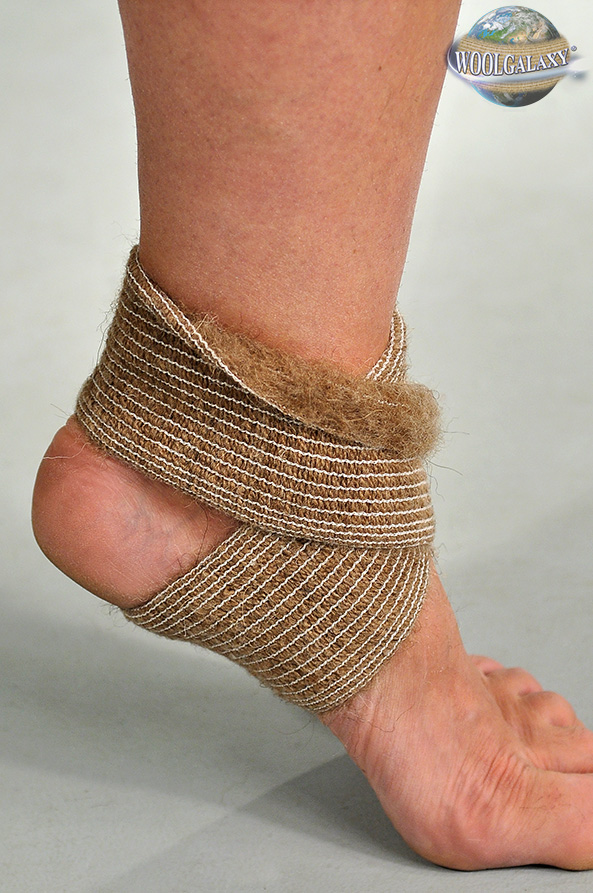 Elastic bandage for the talocrural articulation, containing camel's wool